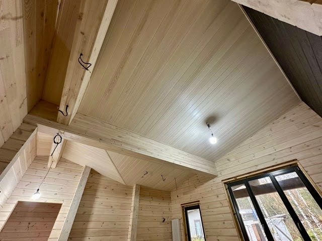 отделка потолка