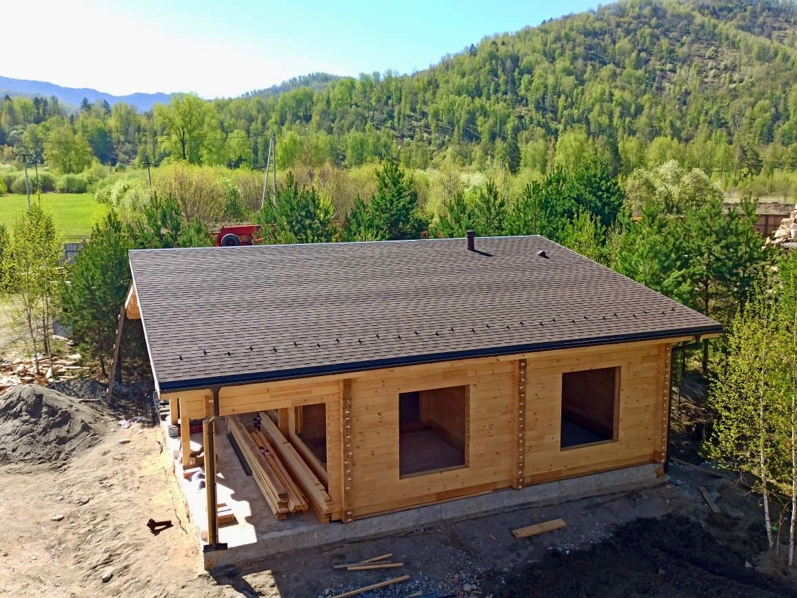 Крыша дома из клееного бруса